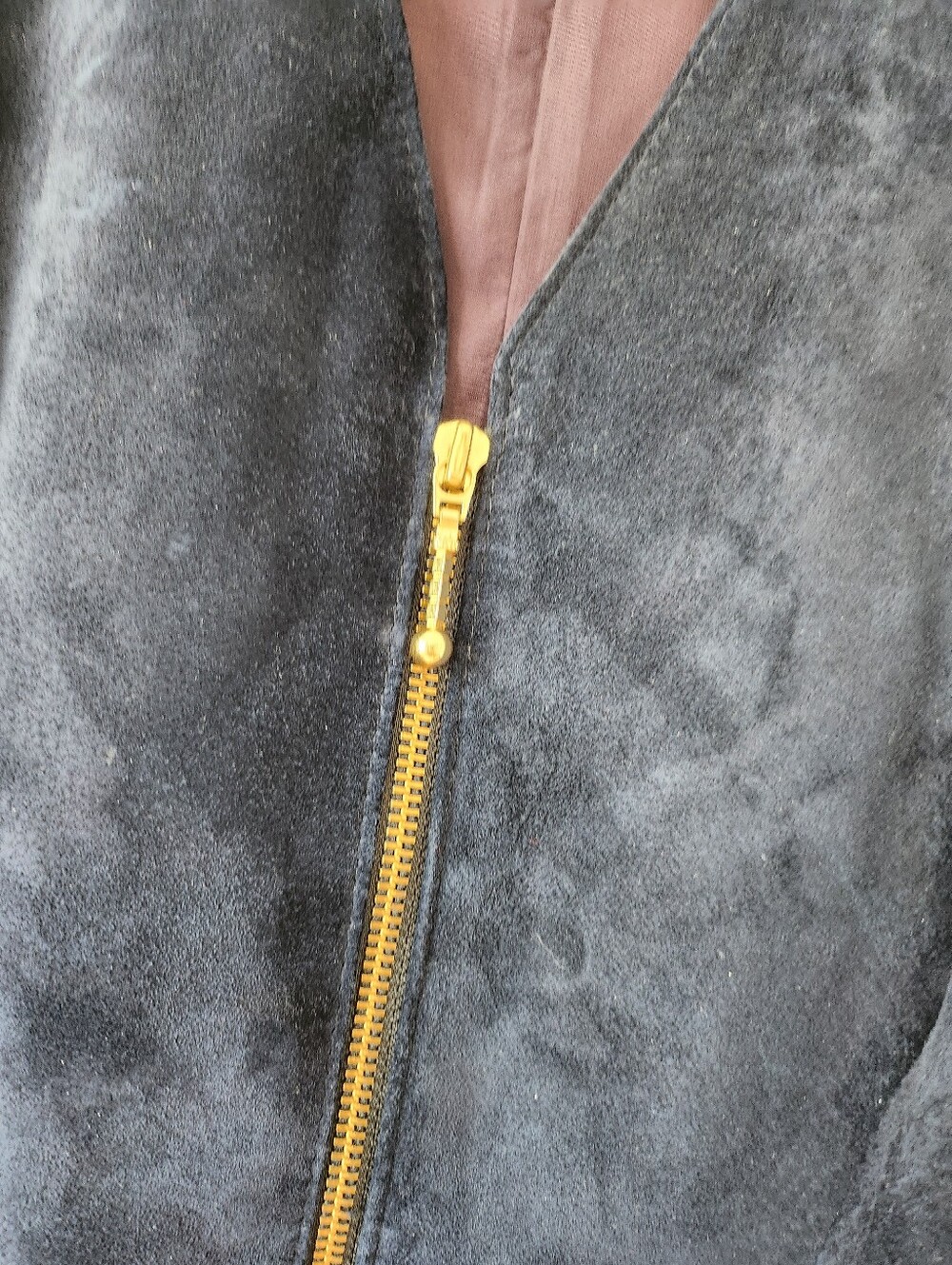 Danier Navy Suede Zip-Front Vest with Gold Hardware - Picture 2 of 6